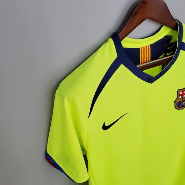 Barcelona 2005/2006 Retro Away Football Jersey 1:1 Thai Quality - Image 3