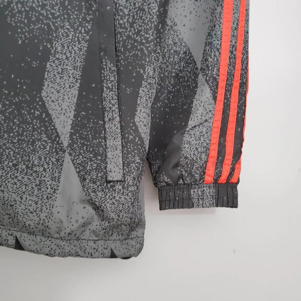 Bayern Munich 2021/2022 Windbreaker Football Jersey Black Pattern 1:1 Thai Quality - Image 7